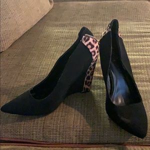 Women’s Qupid Pointy Wedge Black Leopard Slipin